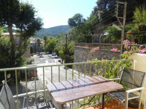 Studio Confortable 3* - 2 Pers, Balcon, Parking, Centre-Ville Amélie-Les-Bains, à 600m des Cures - FR-1-703-69